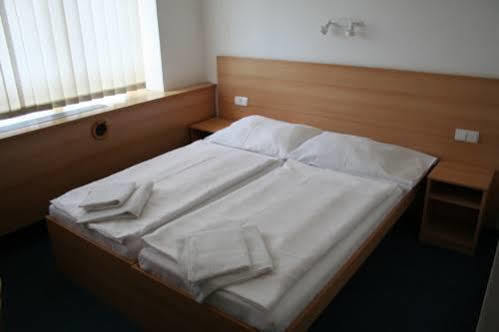Hotel O.K. 1 Beroun  Ngoại thất bức ảnh