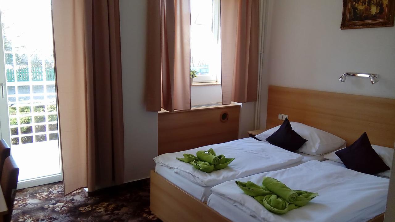 Hotel O.K. 1 Beroun  Ngoại thất bức ảnh