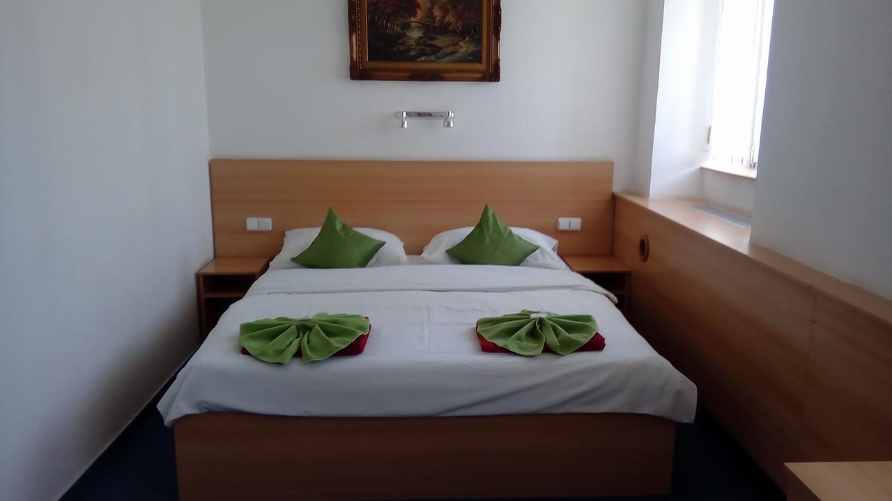 Hotel O.K. 1 Beroun  Ngoại thất bức ảnh